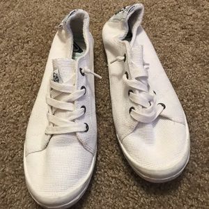 Super cute Roxy shoes.